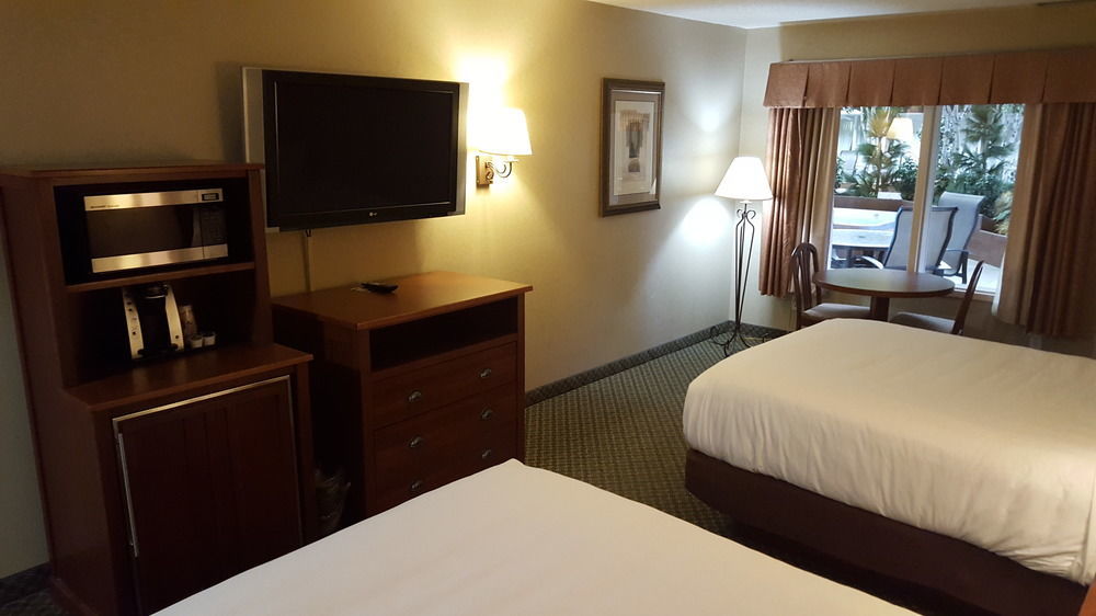 C'Mon Inn & Suites ฟาร์โก ภายนอก รูปภาพ