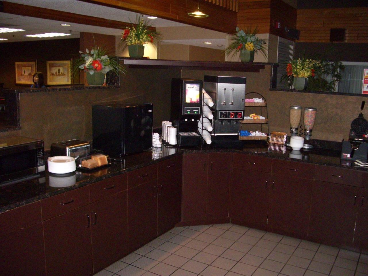 C'Mon Inn & Suites ฟาร์โก ภายนอก รูปภาพ