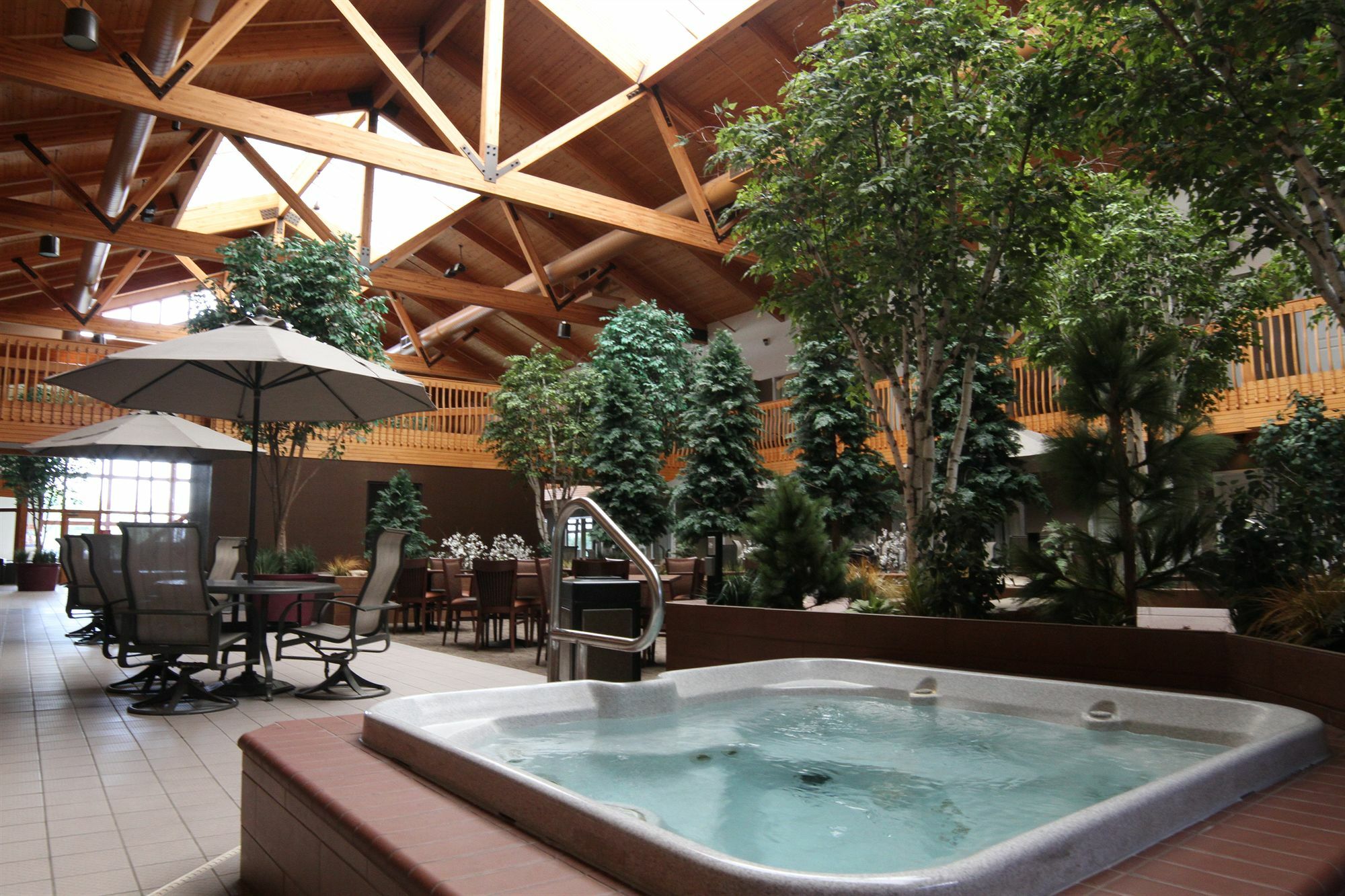 C'Mon Inn & Suites ฟาร์โก ภายนอก รูปภาพ